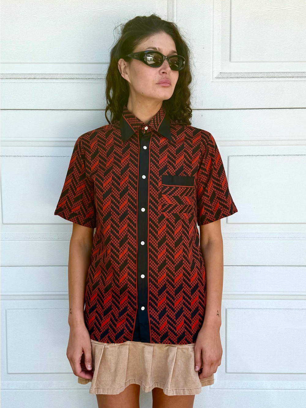 Red & Black Houndstooth Short-Sleeve Button up Sateen  Shirt 70s Vibe Silk Feel
